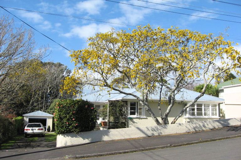 Photo of property in 5 Barton Street, Strandon, New Plymouth, 4312