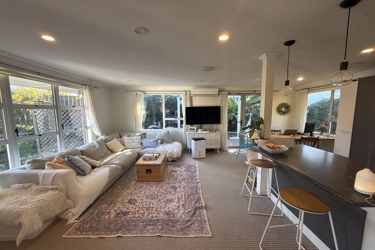 Photo of property in 12 Freya Place, Torbay, Auckland, 0630