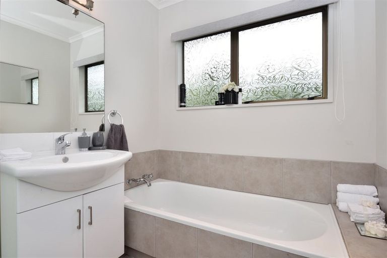 Photo of property in 3b Lillian Place, Orewa, 0931