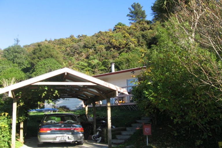 Photo of property in 13 Tiroiti Grove, Stokes Valley, Lower Hutt, 5019