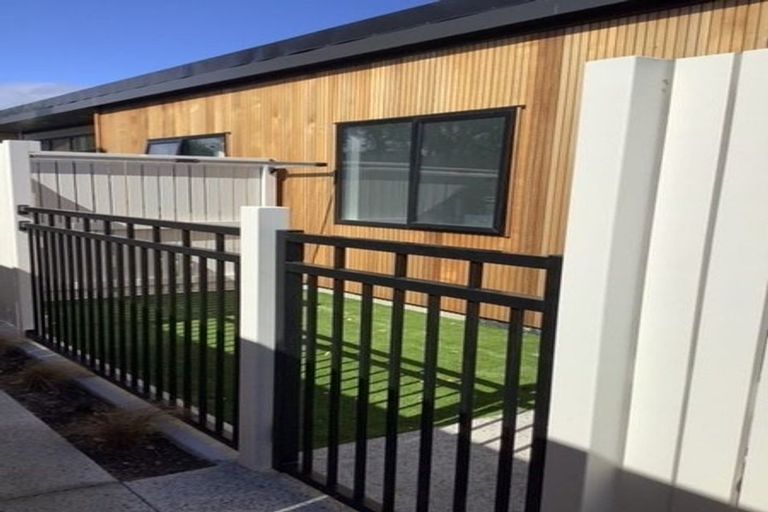 Photo of property in 8a Bolton Street, Petone, Lower Hutt, 5012