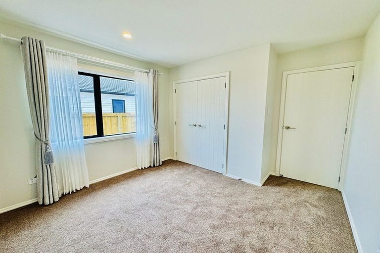 Photo of property in 80 Reeves Road, Pakuranga Heights, Auckland, 2010