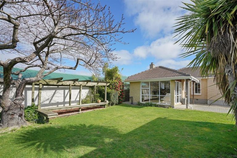 Photo of property in 18 Longmuir Street, Ilam, Christchurch, 8041