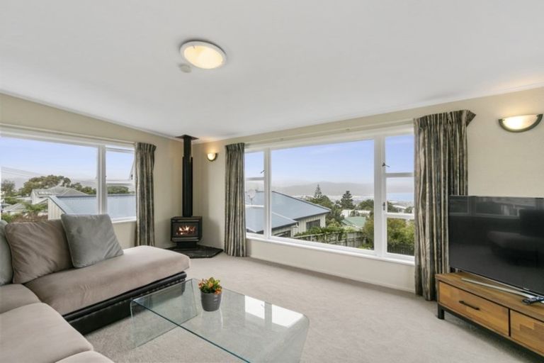 Photo of property in 206b Miromiro Road, Normandale, Lower Hutt, 5010