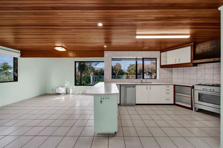 Photo of property in 5a La Salle Drive, Westown, New Plymouth, 4310