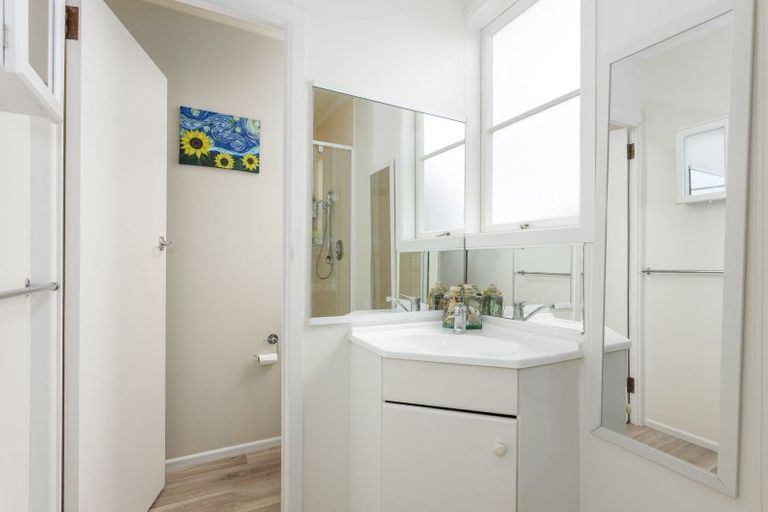 Photo of property in Orange Grove Flats, 2/549 Childers Road, Te Hapara, Gisborne, 4010