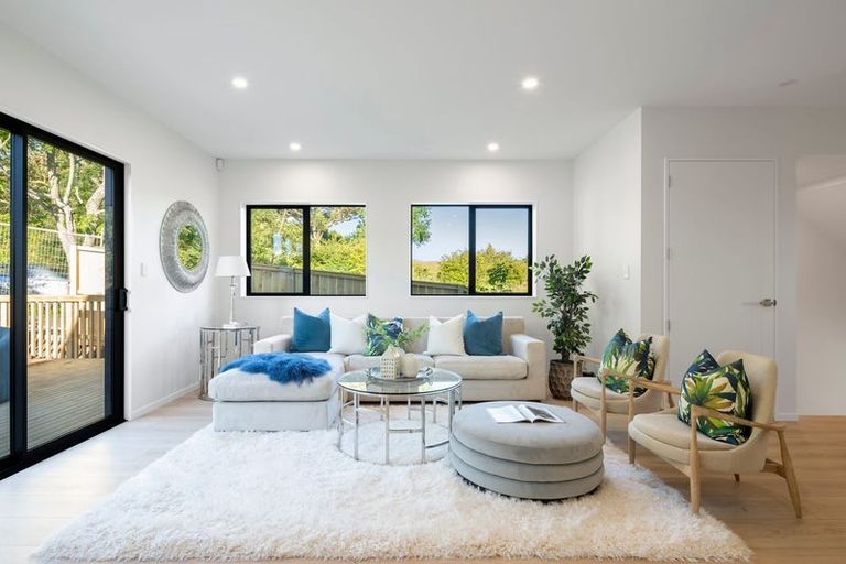 Photo of property in 1 Rengarenga Rise, Fairview Heights, Auckland, 0632