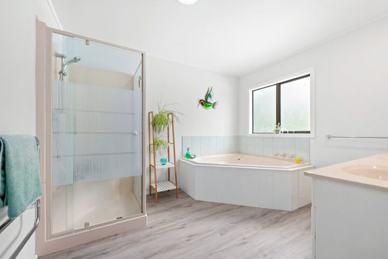 Photo of property in 70 Kaitoke Loop, Kaitoke, Upper Hutt, 5018