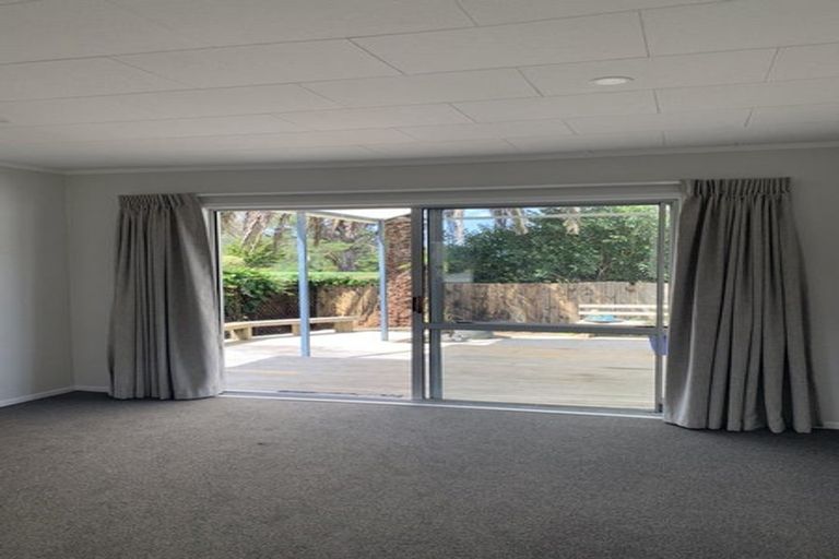 Photo of property in 50 Redlands Grove, Swanson, Auckland, 0612