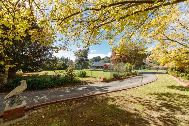 Photo of property in 649 Aokautere Drive, Aokautere, Palmerston North, 4471