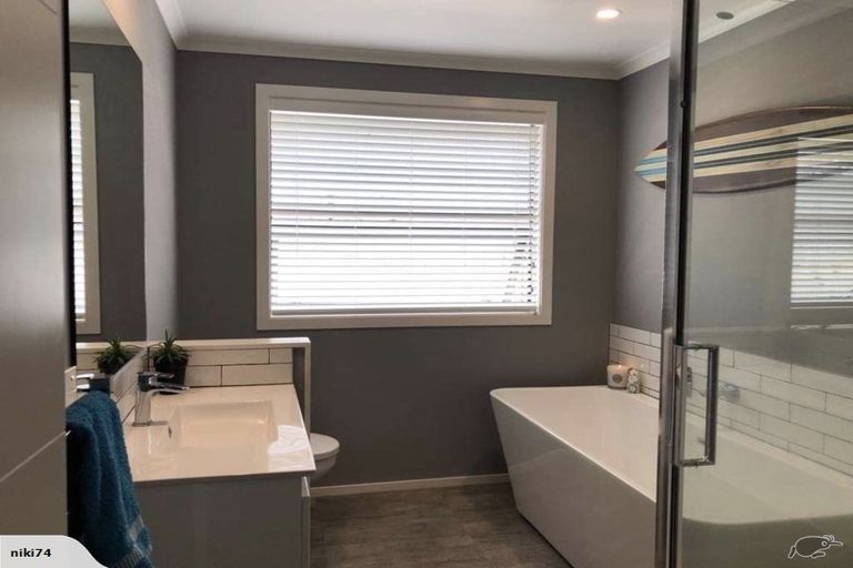 Photo of property in 16 Livingstone Drive, Papamoa Beach, Papamoa, 3118