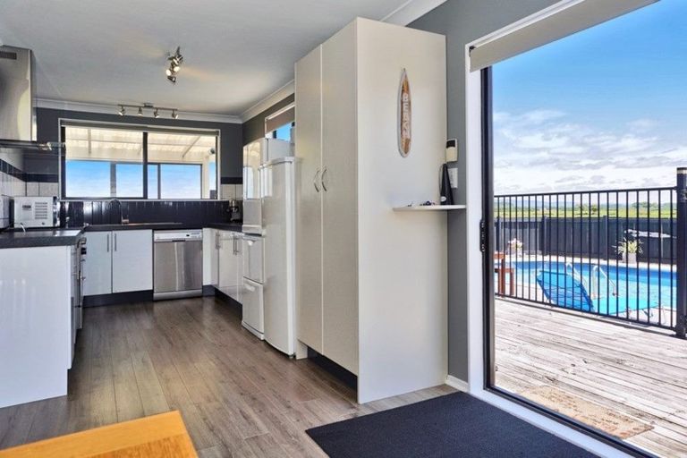 Photo of property in 40 Pukehina Parade, Pukehina, Te Puke, 3189