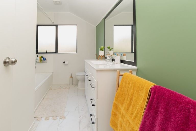 Photo of property in 26 Benchmark Drive, Massey, Auckland, 0614