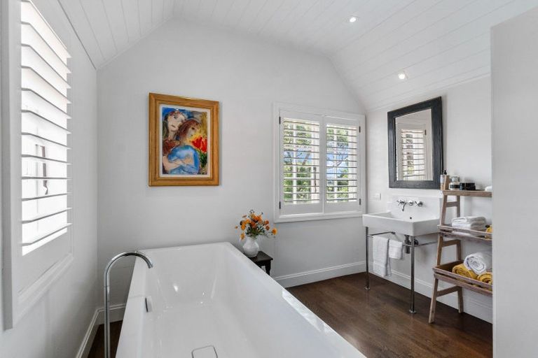 Photo of property in 11 Stanley Point Road, Stanley Point, Auckland, 0624