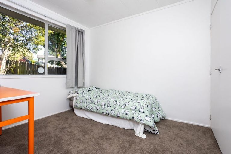 Photo of property in 2/811a Te Atatu Road, Te Atatu Peninsula, Auckland, 0610