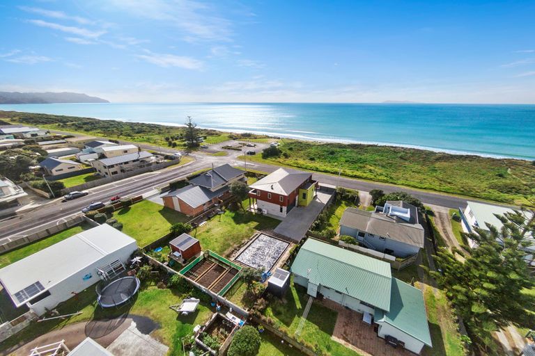 Photo of property in 44 Bway Road, Waihi Beach, 3611