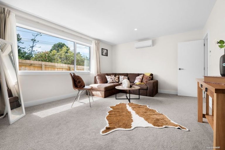 Photo of property in 73 Rising Parade, Fairview Heights, Auckland, 0632