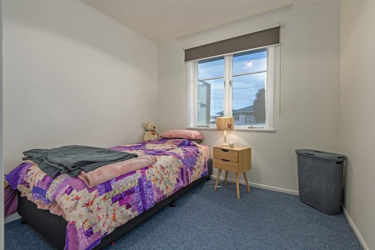Photo of property in 37 Peters Avenue, Cloverlea, Palmerston North, 4412