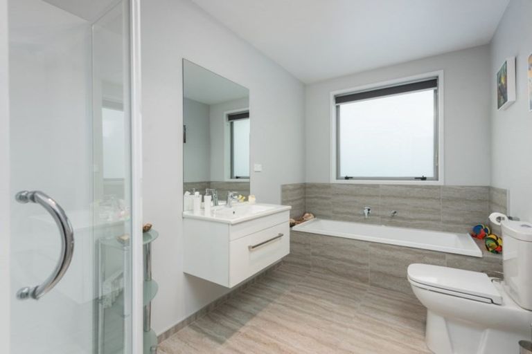 Photo of property in 25 Kamahi Crescent, Papamoa Beach, Papamoa, 3118