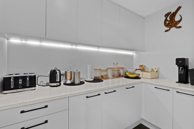 Photo of property in 11 Brennan Avenue, Te Atatu Peninsula, Auckland, 0610