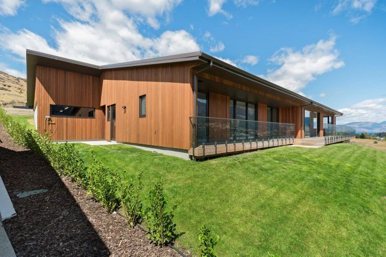 Photo of property in 6 Red Deer Rise, Kelvin Heights, Queenstown, 9300