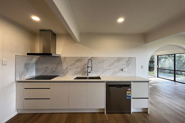 Photo of property in 4 Dalmeny Close, Murrays Bay, Auckland, 0630