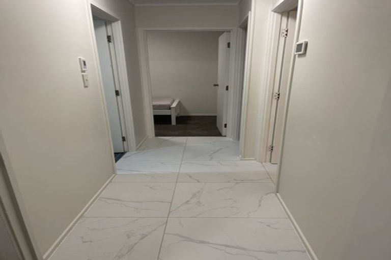 Photo of property in 17 Theban Place, Totara Vale, Auckland, 0629