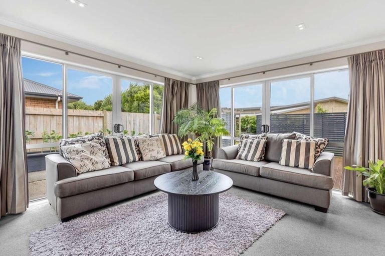 Photo of property in 5 Chestnut Close, Kelvin Grove, Palmerston North, 4414