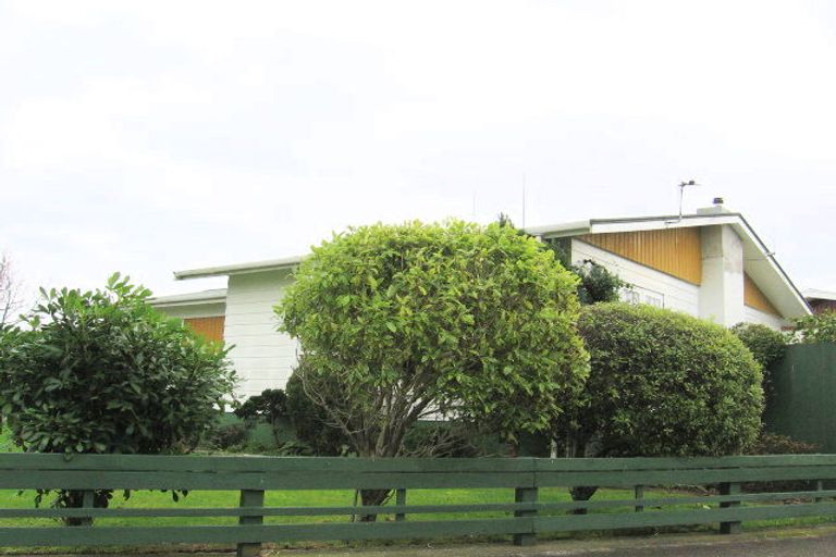 Photo of property in 2 Dewe Avenue, Feilding, 4702