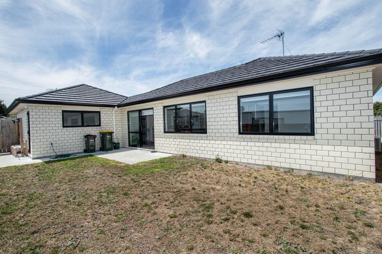 Photo of property in 2/9 Heath Street, Saint Andrews, Hamilton, 3200