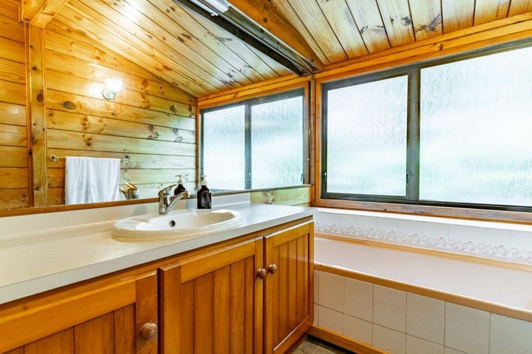 Photo of property in 236 Point View Drive, East Tamaki Heights, Auckland, 2016