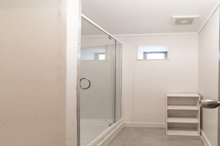 Photo of property in 2/22 Harwood Road, Mount Wellington, Auckland, 1060