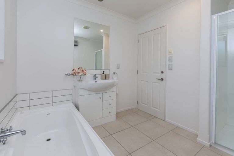 Photo of property in 2 Newall Avenue, Bryndwr, Christchurch, 8052