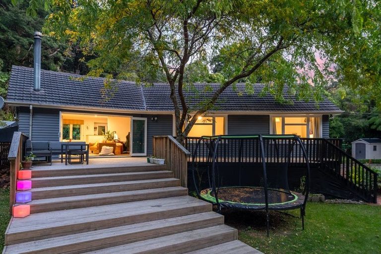 Photo of property in 49 Blue Mountains Road, Pinehaven, Upper Hutt, 5019