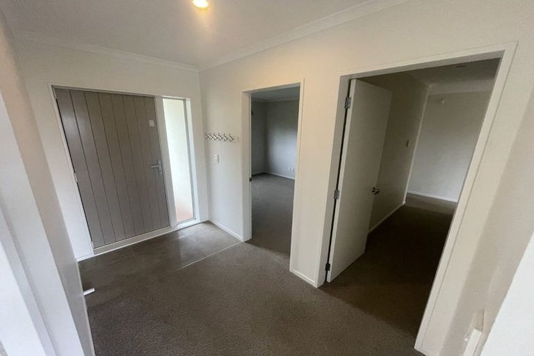 Photo of property in 24 Havana Rise, Grenada Village, Wellington, 6037