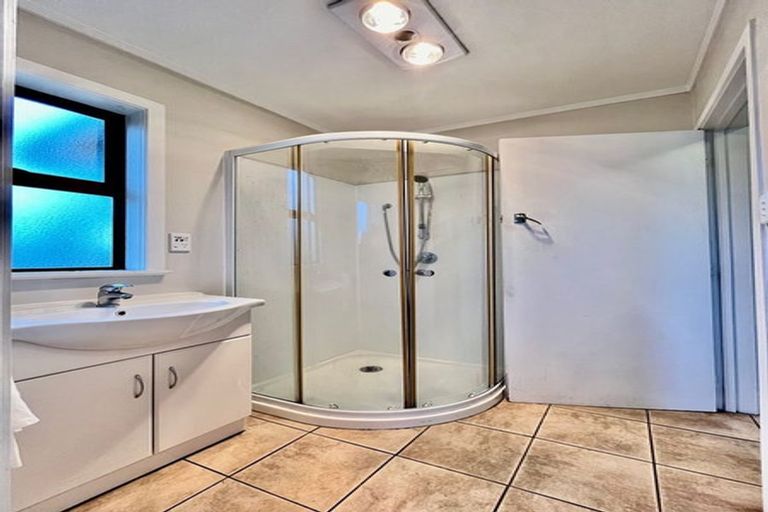 Photo of property in 73 West Coast Road, Glen Eden, Auckland, 0602