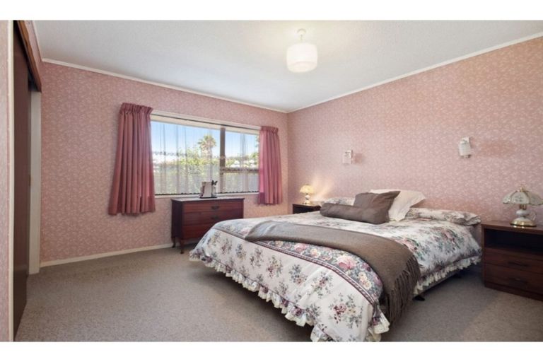 Photo of property in 3 Heron Place, Waiuku, 2123