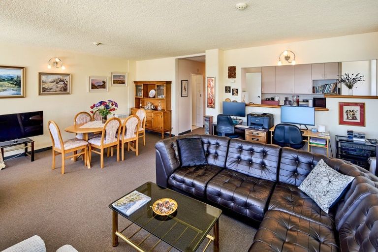 Photo of property in Jerningham Apartments, 20 Oriental Terrace, Oriental Bay, Wellington, 6011