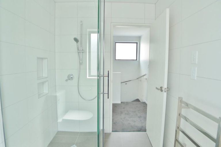 Photo of property in 28 Rakich Place, Henderson, Auckland, 0612