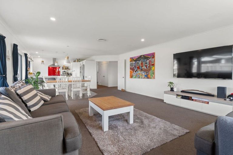 Photo of property in 12 Molesworth Street, Carterton, 5713