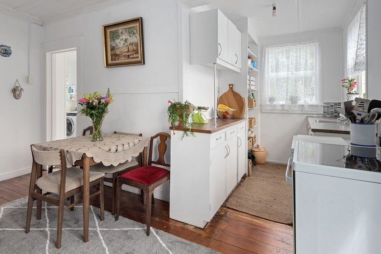 Photo of property in 16 George Street, Hikurangi, 0114