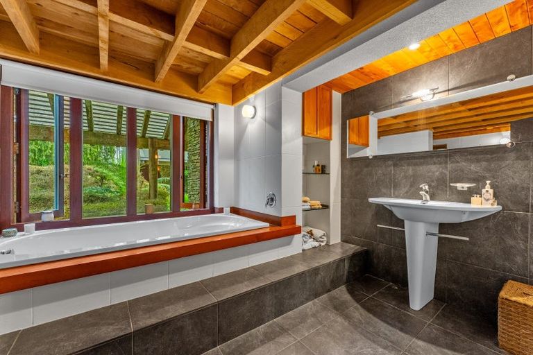 Photo of property in 42 Dysart Lane, Kumeu, 0891