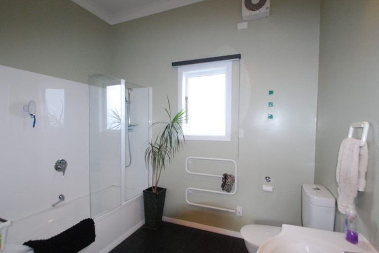 Photo of property in 70 Salford Street, Newlands, Wellington, 6037