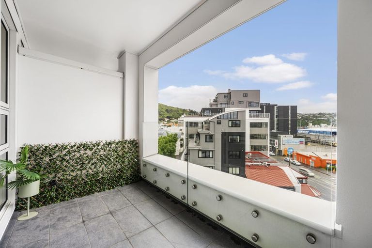 Photo of property in Stadium Garden Flats, 309/107 Thorndon Quay, Pipitea, Wellington, 6011