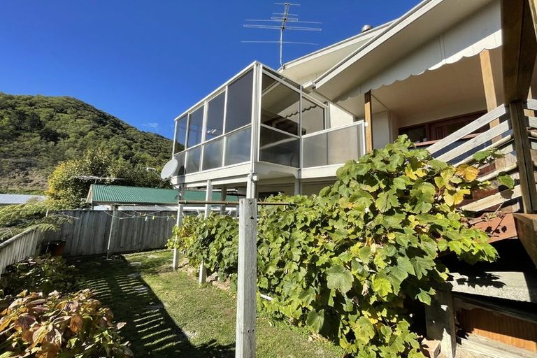 Photo of property in 73 Devon Street, Picton, 7220