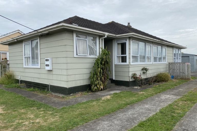 Photo of property in 5 Derby Street, Eltham, 4322