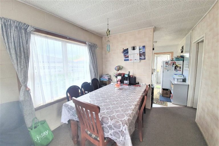 Photo of property in 15 Grande Vue Road, Papatoetoe, Auckland, 2025