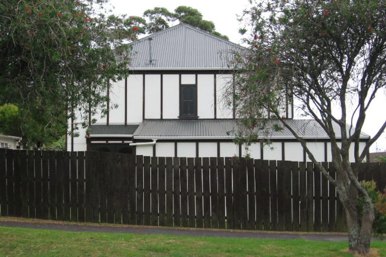 Photo of property in 2/9 Miro Street, New Lynn, Auckland, 0600