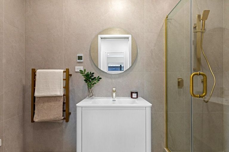 Photo of property in 15 Mahinga Kai Road, Orewa, 0931