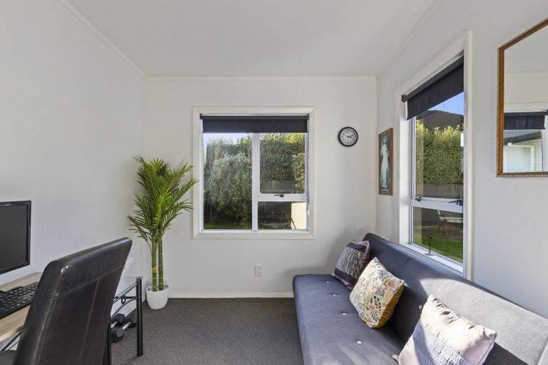 Photo of property in 25a Paynters Avenue, Strandon, New Plymouth, 4312